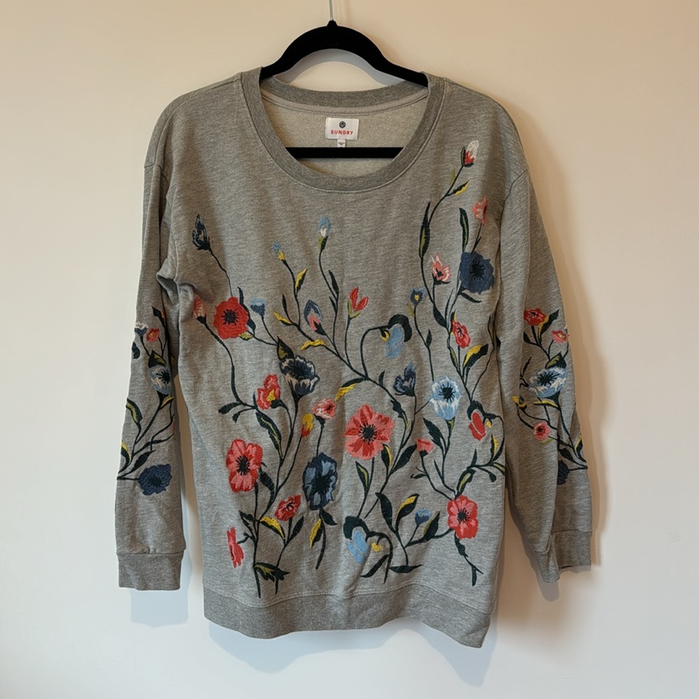 Sundry Floral Embroidered Sweatshirt Size Small